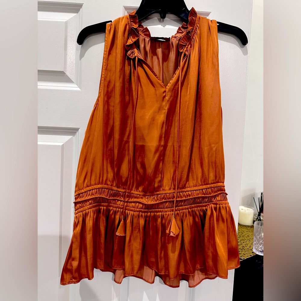 Pre-owned Tahari sleeveless top